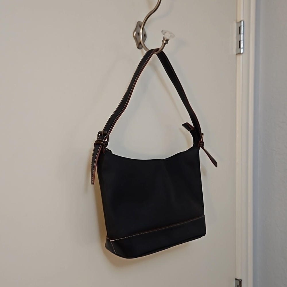 TOMMY HILFIGER Black Vinyl Shoulder Bag - Picture 4 of 10